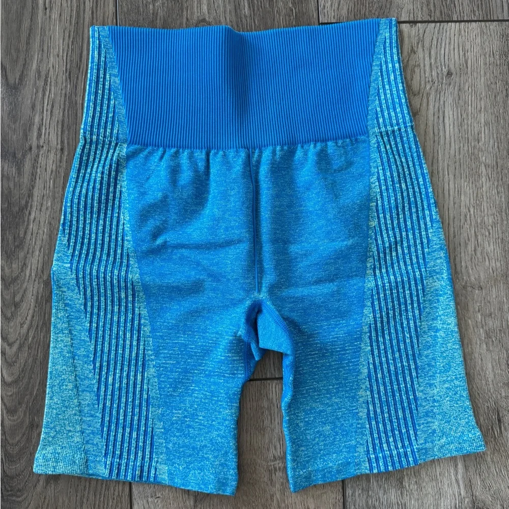 Fabletics Ombre Seamless Ultra High-Waisted 6" Shorts, Lake/Faded Lime - Picture 3 of 10